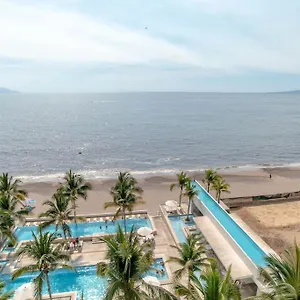 Harbor 9005 Beachfront 2bdr By Moikkarentals Apartment Puerto Vallarta